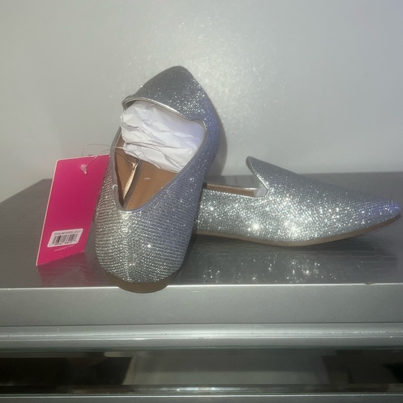 Women’s Glitter Flats Shoes - Picture 2 of 4